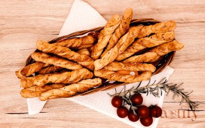 Крцкави вртени стапчиња со зачини и крупна сол