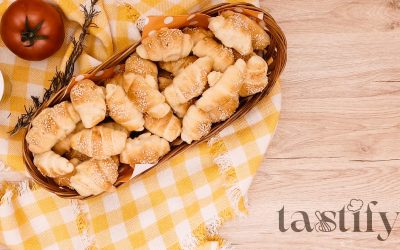 Меки лиснати кифлички со јогурт