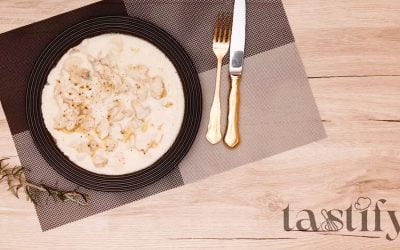 Пилешко со печурки во кари сос