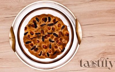 Посна фокача со маслинки, чери домати и рузмарин