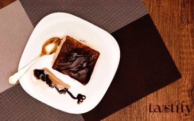 Трилече со карамел – омилен млечен десерт по испробан рецепт