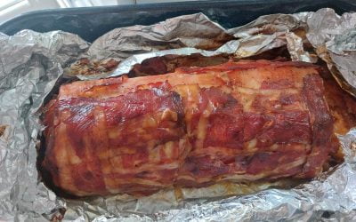 Ролат од свинско каре, пршута и суви сливи