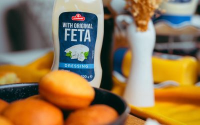 Мини крофнички полнети со сос од фета сирење